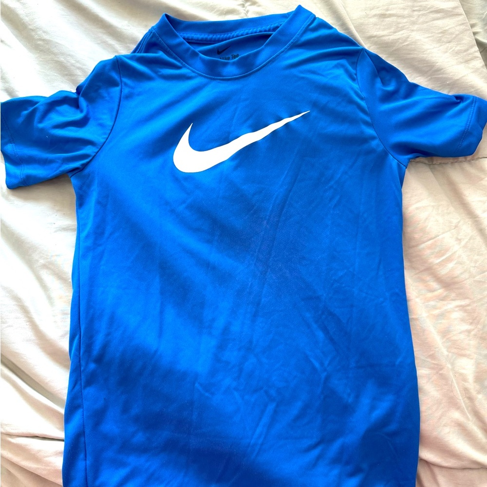 Nike Dri-fit youth large shortsleeve shirt
